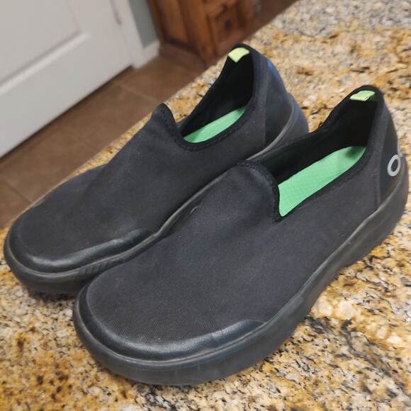 OOfos OOmg eeZe Low Recovery Slip On Shoes Sneakers Black Women's Sz 8 - Picture 1 of 14